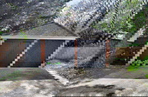 Photo 20 - Cozy Guest Lodge With a Large Secluded Garden