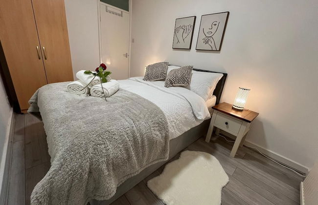 Elegant 3 Bedroom Flat with Garden Oasis - Foto 12