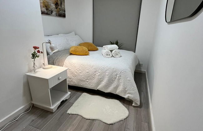 Elegant 3 Bedroom Flat with Garden Oasis - Foto 9
