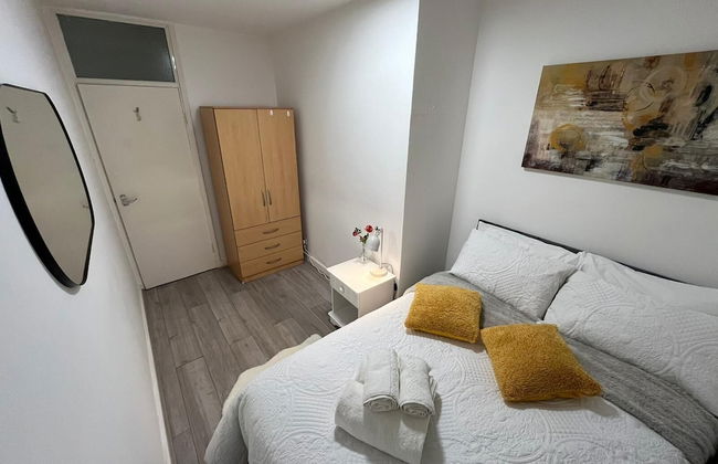 Elegant 3 Bedroom Flat with Garden Oasis - Foto 2