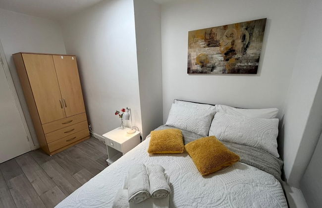 Elegant 3 Bedroom Flat with Garden Oasis - Foto 11