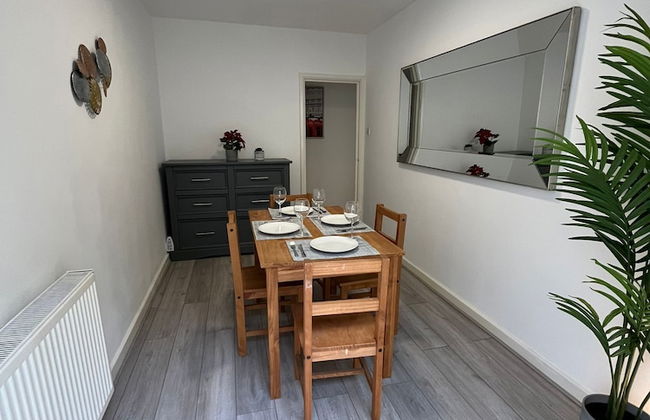 Elegant 3 Bedroom Flat with Garden Oasis - Foto 14