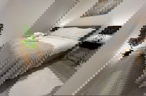 Foto 3 - Elegant 3 Bedroom Flat with Garden Oasis