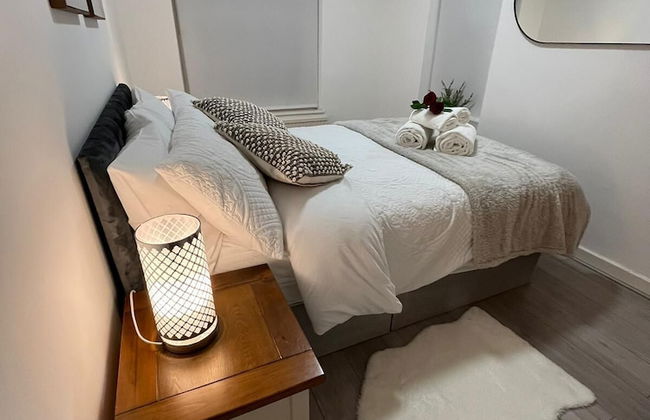 Elegant 3 Bedroom Flat with Garden Oasis - Foto 6
