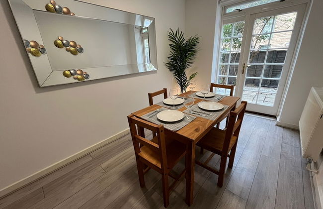 Elegant 3 Bedroom Flat with Garden Oasis - Foto 15