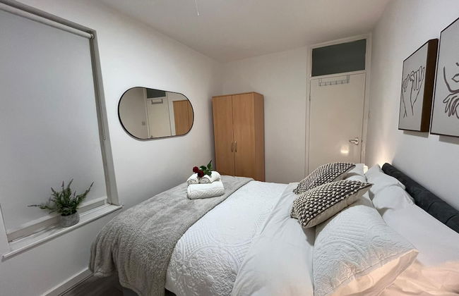 Elegant 3 Bedroom Flat with Garden Oasis - Foto 5