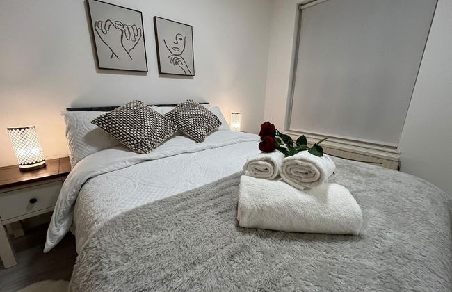 Elegant 3 Bedroom Flat with Garden Oasis - Foto 7