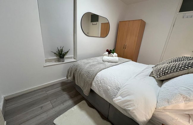 Elegant 3 Bedroom Flat with Garden Oasis - Foto 4