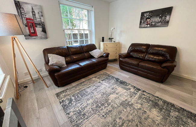 Elegant 3 Bedroom Flat with Garden Oasis - Foto 18