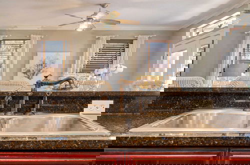 Photo 13 - Carmine by Avantstay 2022 Remodeled Destin Home