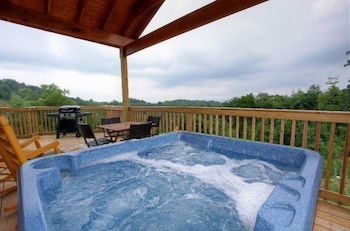 Photo 12 - Heavenly View 2 Bedroom Cabin by RedAwning