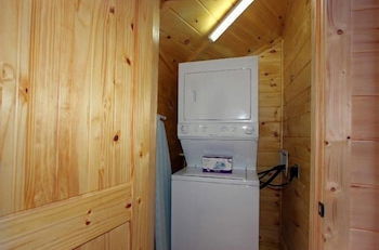 Photo 19 - Heavenly View 2 Bedroom Cabin by RedAwning