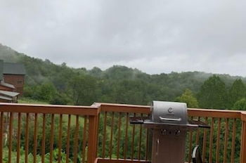 Photo 20 - Heavenly View 2 Bedroom Cabin by RedAwning