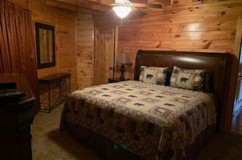 Photo 2 - Heavenly View 2 Bedroom Cabin by RedAwning
