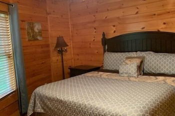 Photo 3 - Heavenly View 2 Bedroom Cabin by RedAwning