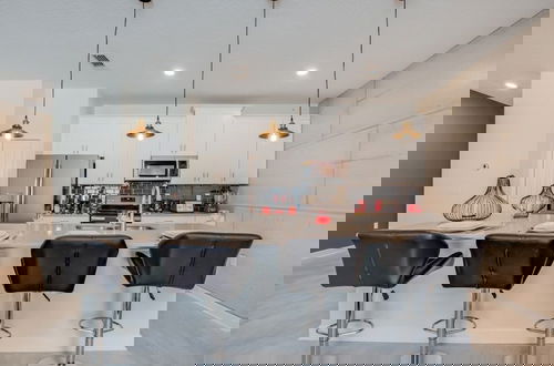 Foto 16 - Storey Lake Resort 4 Bed With Private Pool 4 Bedroom Townhouse by RedAwning