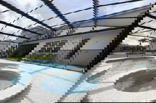 Foto 4 - Luxury 13 Bedroom Disney Villa Pool SPA Game Room WI-FI 13 Villa by RedAwning