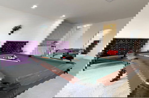 Foto 2 - Luxury 13 Bedroom Disney Villa Pool SPA Game Room WI-FI 13 Villa by RedAwning