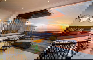 Foto 1 - Stylish Holiday Apartment w Private Pool 180 Views Malibu