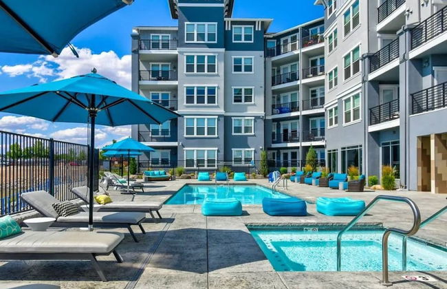 Chic Apt w Jacuzzi Pool BBQ Mountain Views - Foto 56