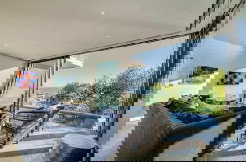 Foto 1 - Unique Camps Bay Apartment w Private Pool Coral Sea