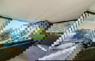 Foto 2 - Unique Camps Bay Apartment w Private Pool Coral Sea