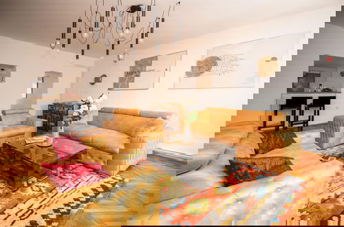 Photo 4 - Authentic Design 2bdr Apartment in Old Town