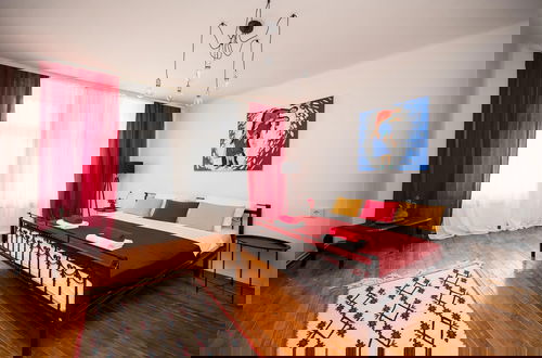 Photo 10 - Authentic Design 2bdr Apartment in Old Town
