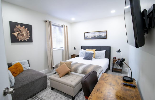 Good Vibes Oasis- Cozy Townhome With Parking - Photo 23
