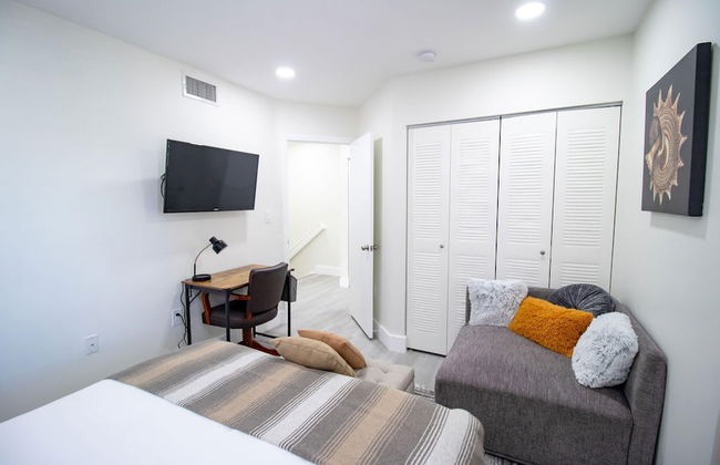 Good Vibes Oasis- Cozy Townhome With Parking - Photo 24