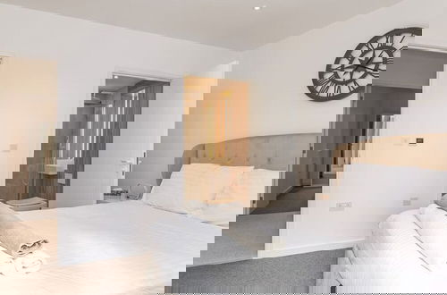 Foto 18 - Luxury Spacious Flat With Communal Gardens Parking