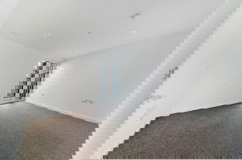 Foto 57 - Luxury Spacious Flat With Communal Gardens Parking