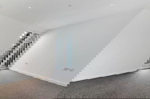 Foto 51 - Luxury Spacious Flat With Communal Gardens Parking
