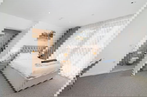 Foto 7 - Luxury Spacious Flat With Communal Gardens Parking