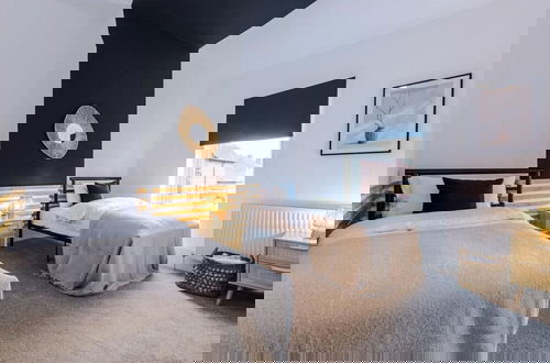 Foto 4 - Modern & Chic Four Bedroom Home