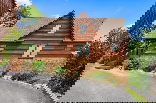 Foto 46 - Panoramic View 6 Bedroom Cabin by RedAwning