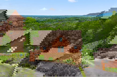 Foto 49 - Panoramic View 6 Bedroom Cabin by RedAwning