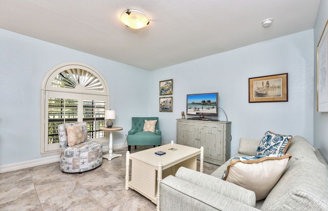Le Monaco - Romantic 1 BR Condo Steps from 5th Ave S. Chic Coastal Retreat with King Bed and Beach Access. Perfect Location for Couples Near Dining, Shopping, and Naples Beach - Foto 13