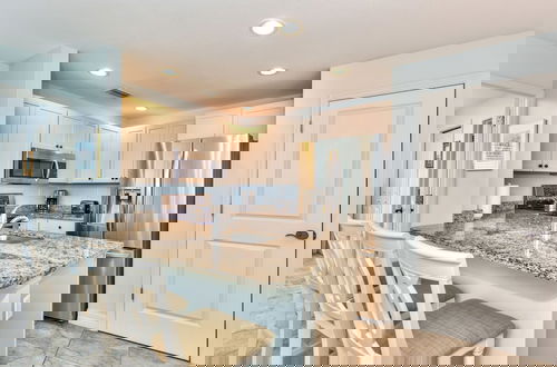 Foto 8 - Le Monaco - Romantic 1 BR Condo Steps from 5th Ave S. Chic Coastal Retreat with King Bed and Beach Access. Perfect Location for Couples Near Dining, Shopping, and Naples Beach