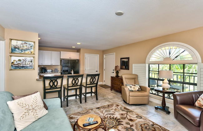 Le Monaco - Romantic 1 BR Condo Steps from 5th Ave S. Chic Coastal Retreat with King Bed and Beach Access. Perfect Location for Couples Near Dining, Shopping, and Naples Beach - Foto 10