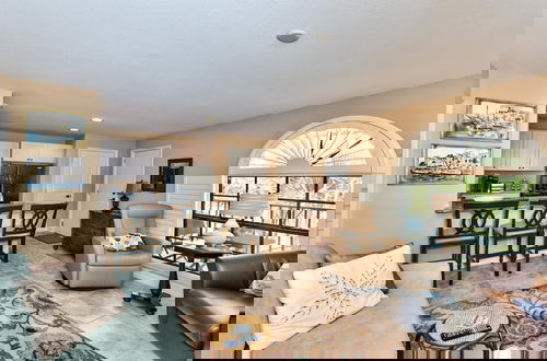 Foto 6 - Le Monaco - Romantic 1 BR Condo Steps from 5th Ave S. Chic Coastal Retreat with King Bed and Beach Access. Perfect Location for Couples Near Dining, Shopping, and Naples Beach