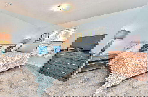 Foto 4 - Le Monaco - Romantic 1 BR Condo Steps from 5th Ave S. Chic Coastal Retreat with King Bed and Beach Access. Perfect Location for Couples Near Dining, Shopping, and Naples Beach
