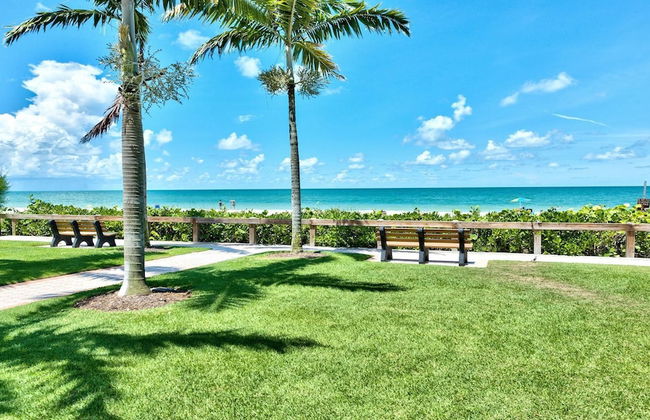 Le Monaco - Romantic 1 BR Condo Steps from 5th Ave S. Chic Coastal Retreat with King Bed and Beach Access. Perfect Location for Couples Near Dining, Shopping, and Naples Beach - Foto 21