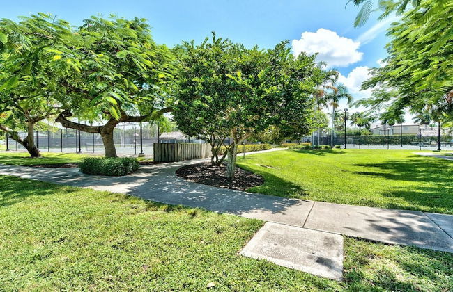 Le Monaco - Romantic 1 BR Condo Steps from 5th Ave S. Chic Coastal Retreat with King Bed and Beach Access. Perfect Location for Couples Near Dining, Shopping, and Naples Beach - Foto 25