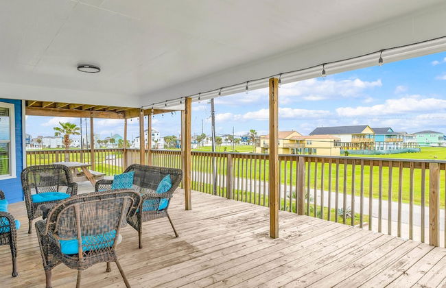 Backyard Oasis Hot Tub and 2 Shaded Decks - Photo 4