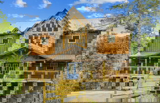 Foto 1 - Stargazer Chalet 5 Bedroom Cabin by RedAwning