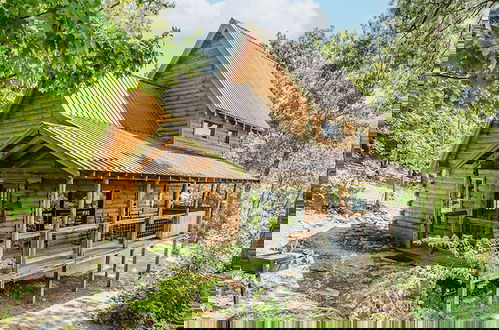 Foto 1 - Hunter's Hideaway 2 Bedroom Cabin by RedAwning