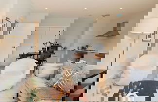 Foto 2 - The Brondesbury Escape - Cosy 1bdr Flat With Balcony + Parking