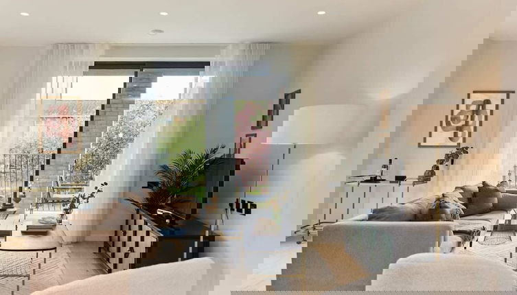 Foto 1 - The Brondesbury Escape - Cosy 1bdr Flat With Balcony + Parking