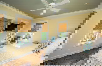 Foto 3 - Watercolor Beach Home With Resort Amenity Passes - Close to Seaside- Sleeps 8